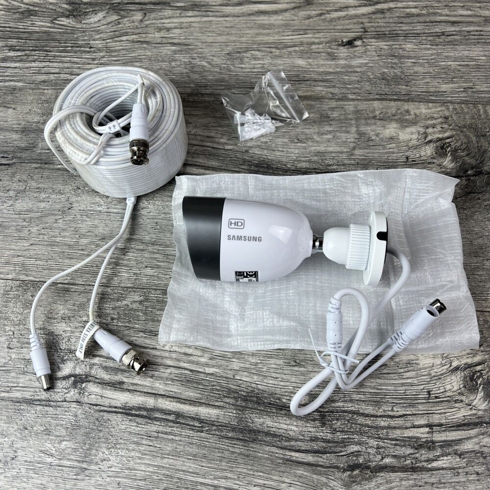 Samsung SDC-8440BCN Security Camera Night Vision HD Weatherproof + Cable